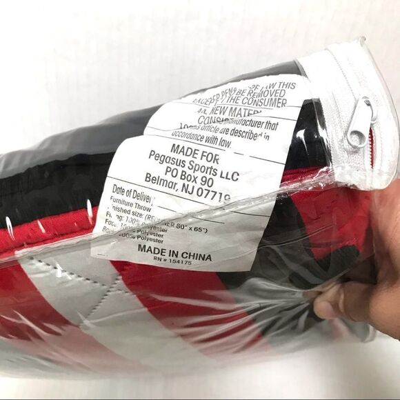 NIP Pegasus Sports MLB Cincinnati Reds recliner protector 80 x 64 - Picture 3 of 4